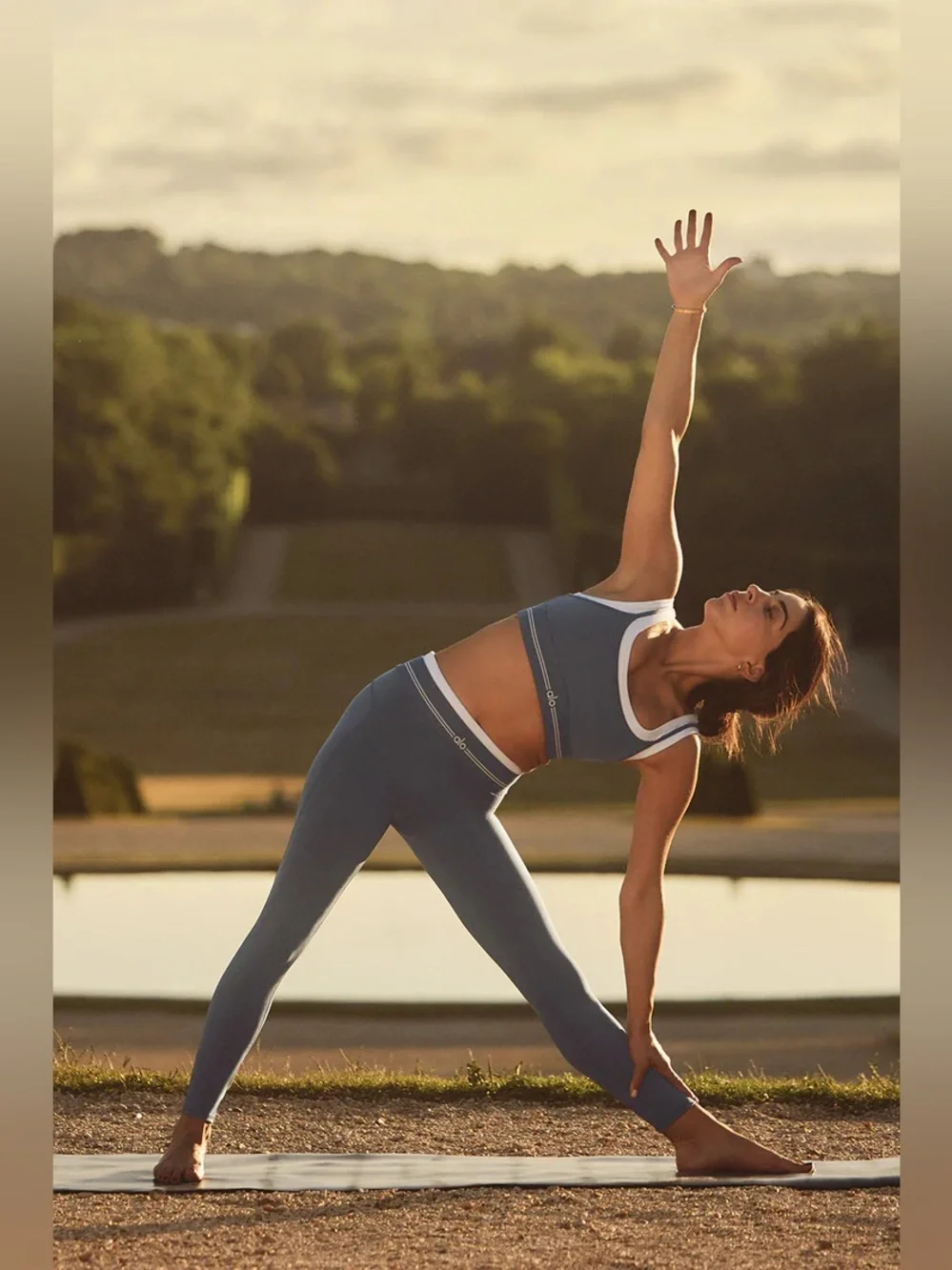 ALO YOGA | ✨NEW✨ Airbrush High-Waist 7/8 Better Together Legging in Bluestone/Wh